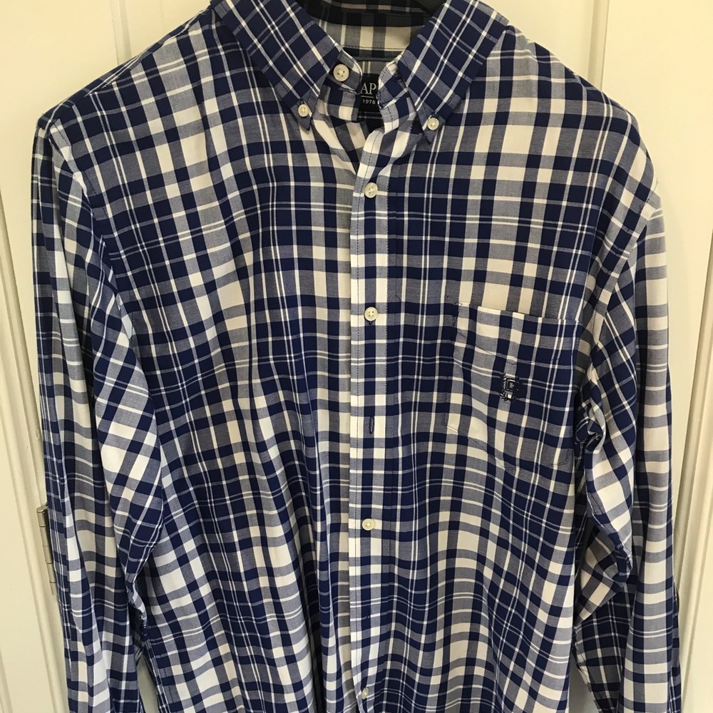Men’s Long Sleeved Button Down